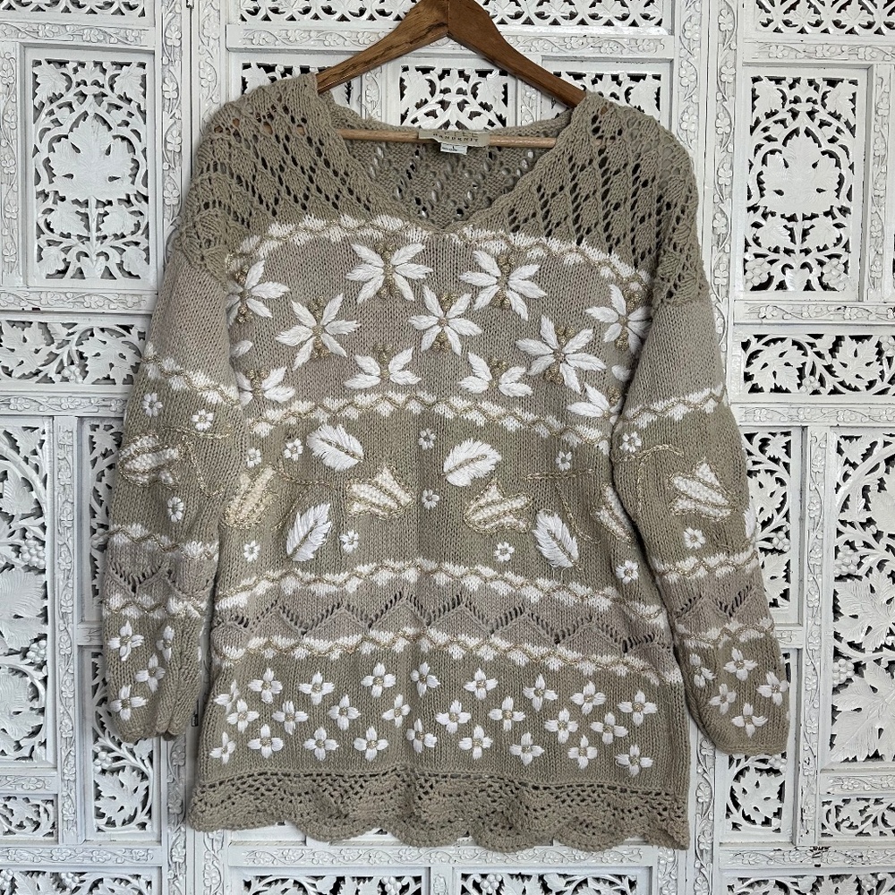 Vintage‎ Tan & Gold Hand Knit Floral Holiday Chunky Grannycore V Neck Sweater